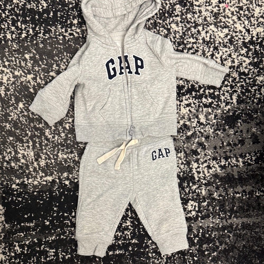 GAP Heather Gray Hooded Zip Sweatshirt & Joggers Set with Navy Logo